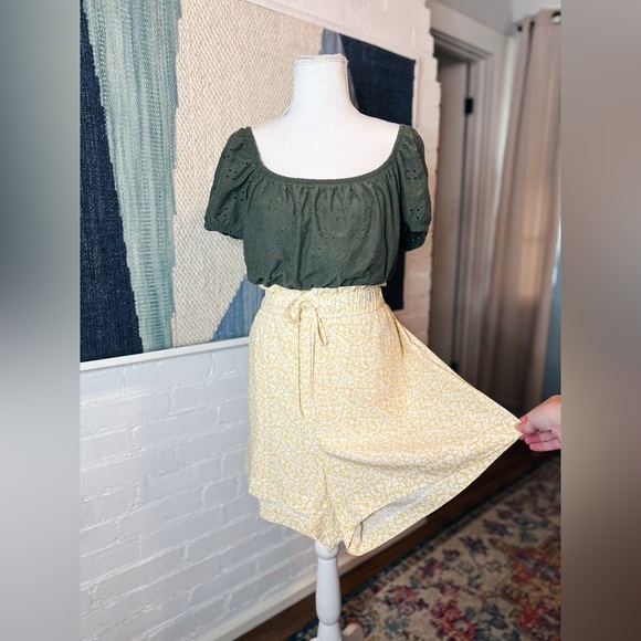 NWOT Banana Republic Yellow Floral Shorts - Picture 1 of 10